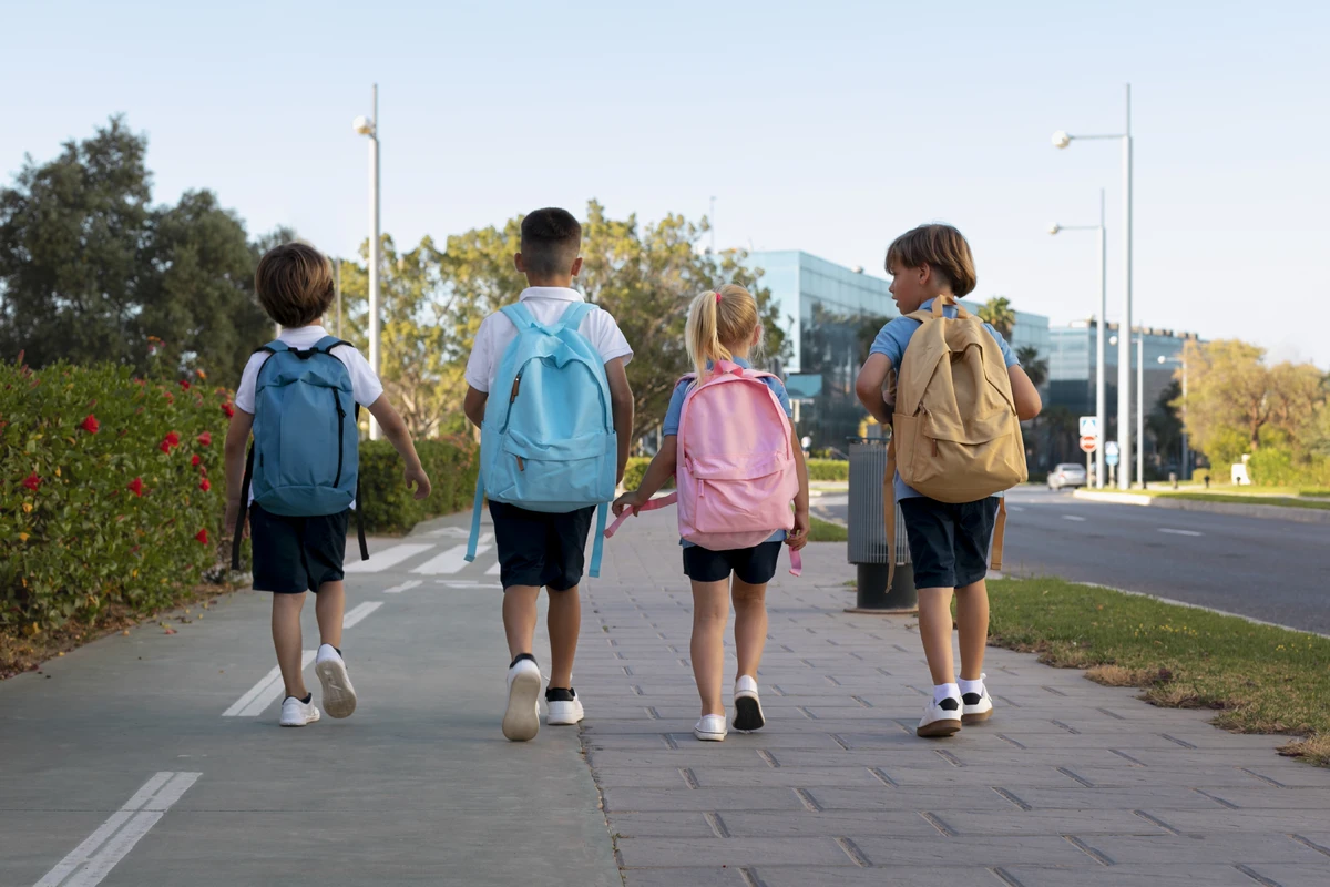 Atenção para o peso da mochila na volta às aulas