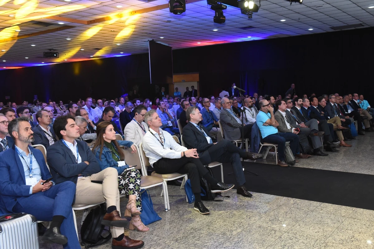 Aula Magna e conferências internacionais dão início ao primeiro dia do XV CBCOC