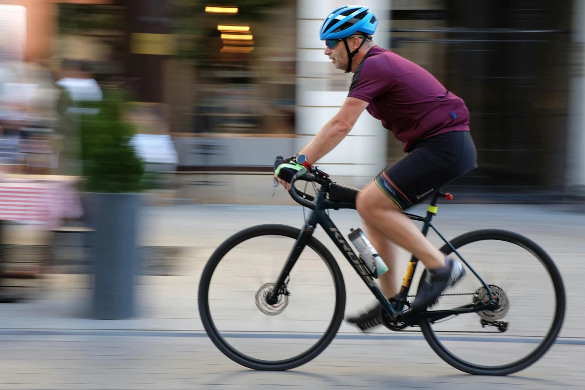 Ciclistas em alta: Lesões nos ombros e cotovelos se destacam na prática