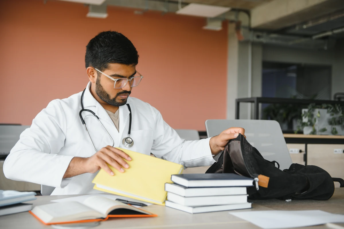 Jovens ortopedistas e o futuro da cirurgia do ombro e cotovelo no Brasil