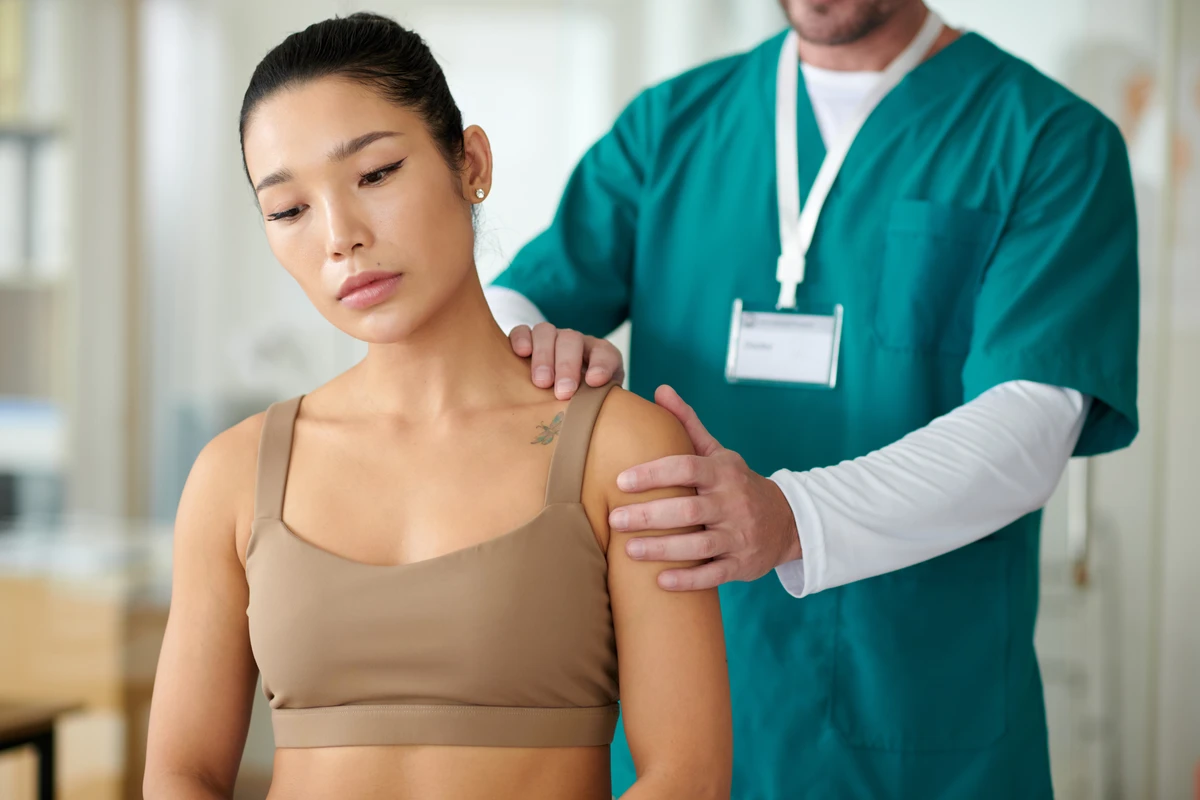 Luxação do ombro: saiba o que fazer quando o ombro sai do lugar e evite complicações