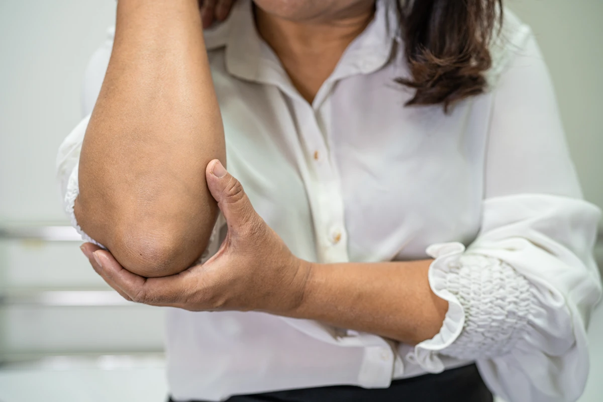 Osteoartrite do cotovelo: entenda o que causa o desgaste articular e como tratar