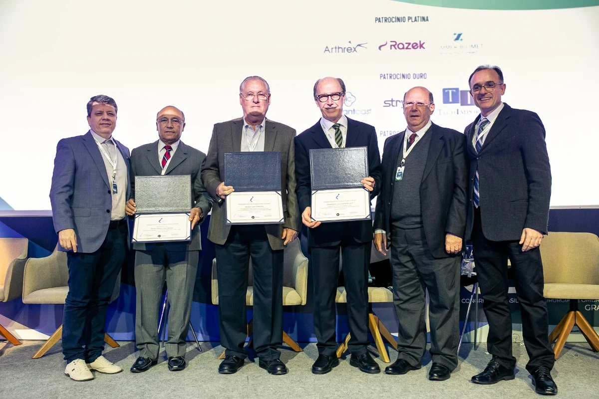 Presidente do CBCOC e outros importantes especialistas são homenageados durante evento